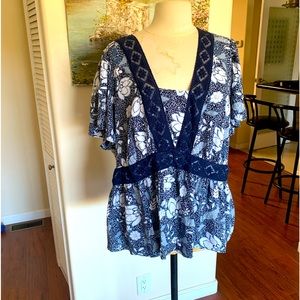 Very pretty Lane Bryant 100% viscose , loose flutter sleeves.